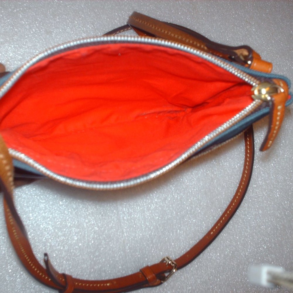 Very nice Dooney & Bourke purse crossbody - Picture 5 of 12